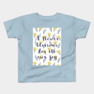 Oscar Wilde - A flower blossoms for its own joy Kids T-Shirt